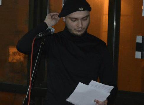 ОБДУКЦИЈА НА ИДЕНТИТЕТОТ, Мане Манушев